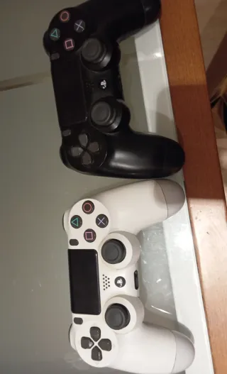 Ps4 1TB + 2 Mandos +6 juegos +cable alimentación