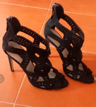 Sandalias tacón Zara negras