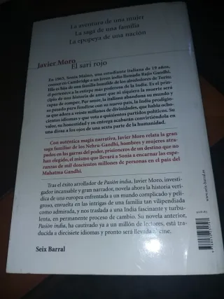 El sari rojo/ The red sari (Biblioteca Abierta)...
