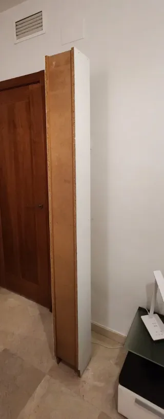 Estantería alta blanca