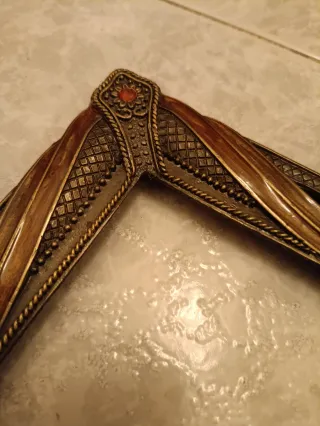 Marco de fotos metal dorado y marrón