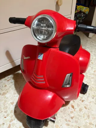 Moto Eléctrica Infantil Vespa Roja