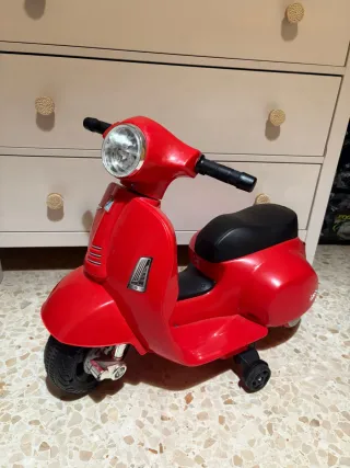 Moto Eléctrica Infantil Vespa Roja