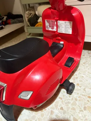 Moto Eléctrica Infantil Vespa Roja