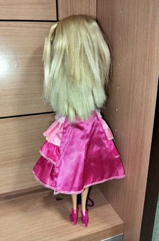 Barbie Happy birthday con vestito rosa e accessori