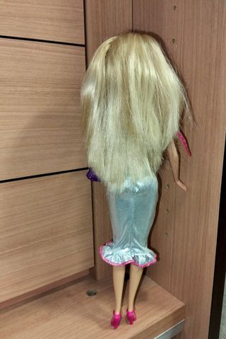 Barbie Happy birthday con vestito rosa e accessori