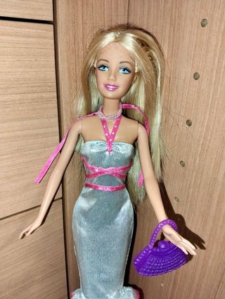 Barbie Happy birthday con vestito rosa e accessori