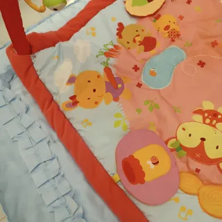 Arco de juego con manta acolchada