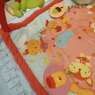 Arco de juego con manta acolchada