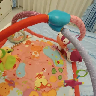 Arco de juego con manta acolchada