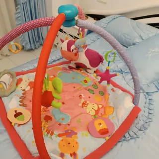 Arco de juego con manta acolchada