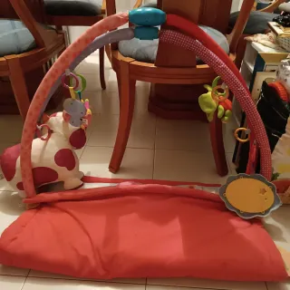 Arco de juego con manta acolchada