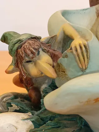 Figura Hadas Paor 'Fata e Pixes su fiore'