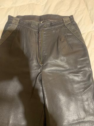 Pantalón vintage piel gris