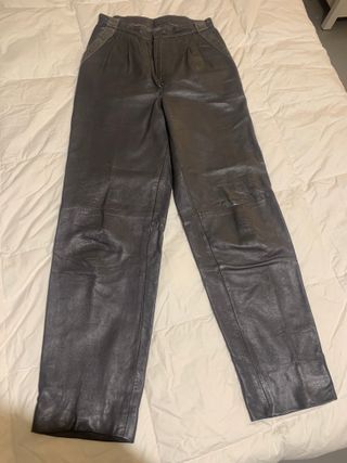 Pantalón vintage piel gris