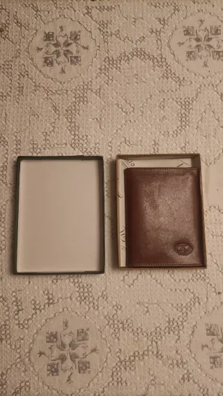 Cartera de cuero marrón