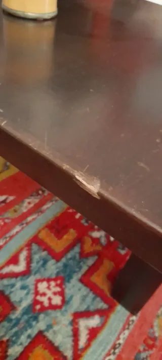 Mesa de salón de madera