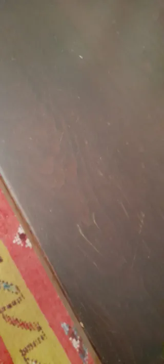 Mesa de salón de madera