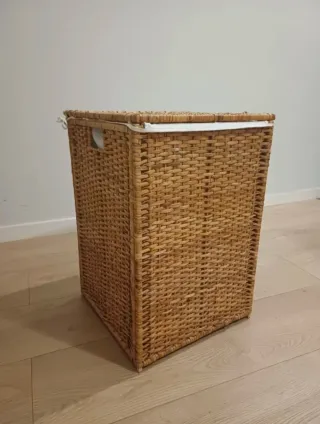 Cesta de ropa de mimbre