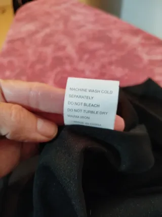 Vestido largo de fiesta en negro con abertura