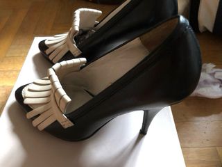 Zapatos planos azul marino y blanco