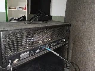 Cabezal Peavey ValveKing VK100 y Pantalla