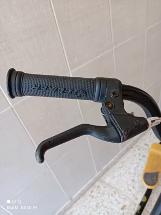 Patín 3 ruedas amarillo