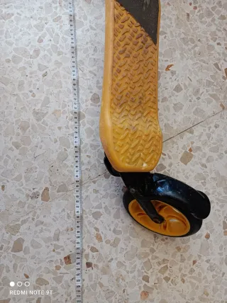 Patín 3 ruedas amarillo