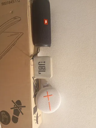 Altavoces Bluetooth JBL y Ultimate Ears