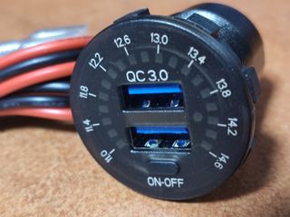 Cargador Doble USB Coche QC 3.0 Voltímetro