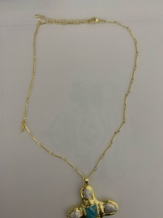 Colar dourado cruz com pedras naturais