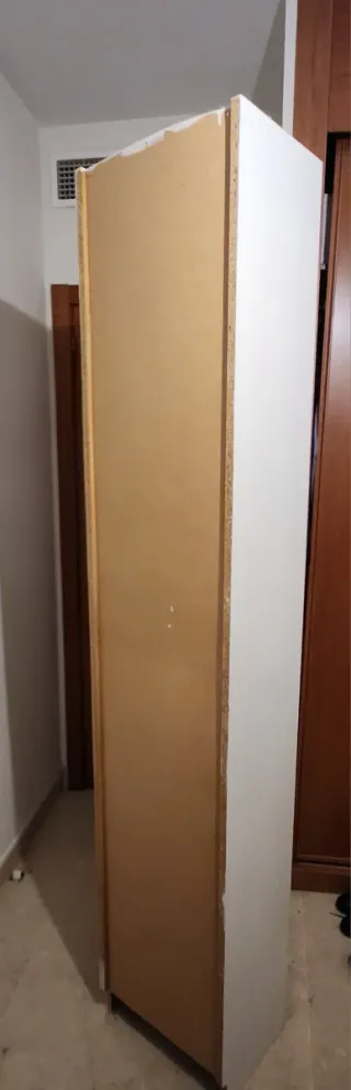 Estantería blanca de madera