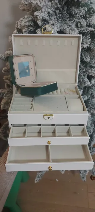 Portagioie bianco con specchio e cassetti