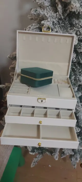 Portagioie bianco con specchio e cassetti