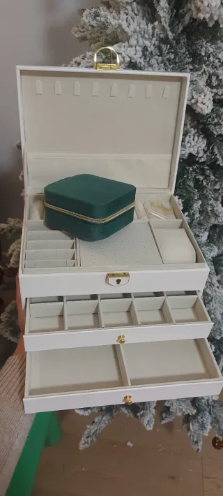 Portagioie bianco con specchio e cassetti