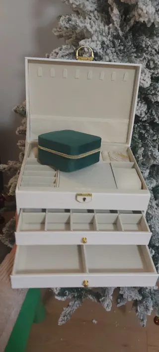 Portagioie bianco con specchio e cassetti