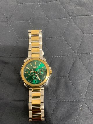 Reloj Invicta Oro y Verde