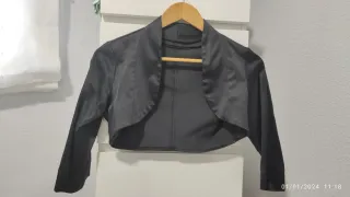 Torera negra elegante