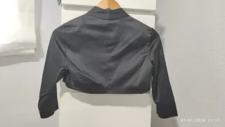 Torera negra elegante