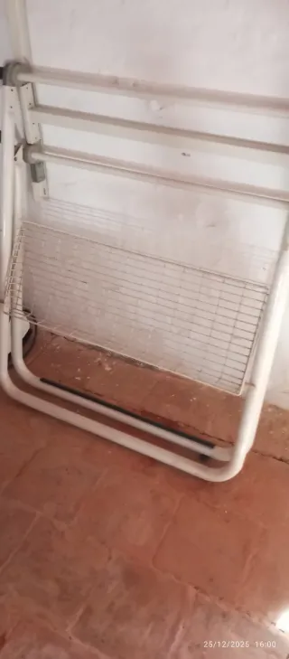 Mesa de dibujo metálica blanca