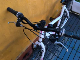 Bicicleta infantil blanca