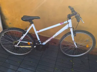 Bicicleta infantil blanca
