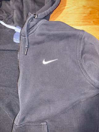 Sudadera Nike con cremallera negra