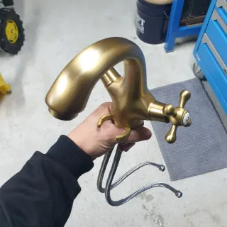 Grifo rústico metal dorado