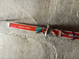 Esquís rojos Made in Austria