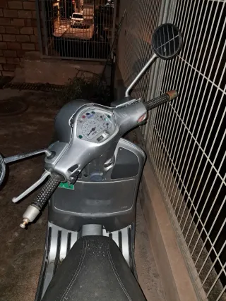 Vespa Piaggio GTS 125 Plata