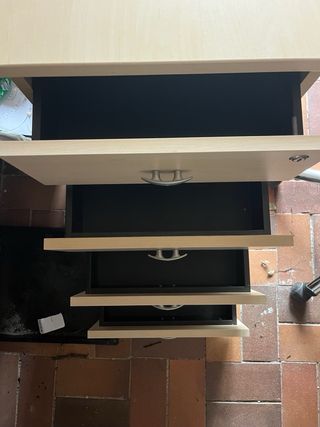 Mesa y cajonera de oficina en L madera y metal