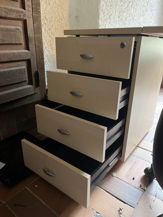 Mesa y cajonera de oficina en L madera y metal