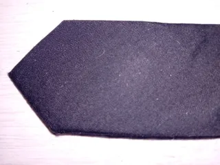 Corbata negra de tela