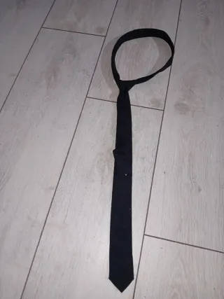 Corbata negra de tela
